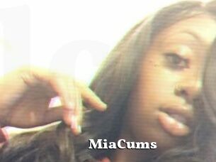 MiaCums