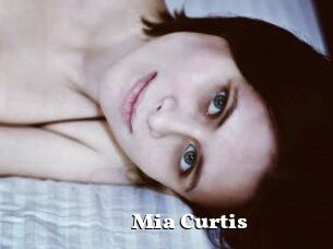 Mia_Curtis