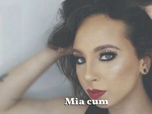 Mia_cum