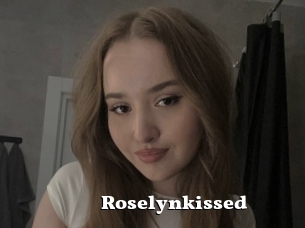Roselynkissed