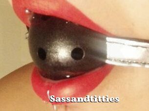 Sassandtitties